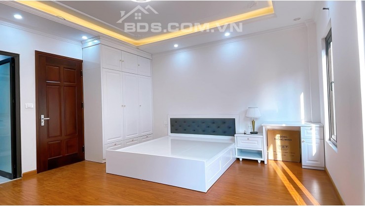 BÁN NHÀ NGUYỄN VĂN CỪ 71M2 5 TẦNG MT 5M GARA O TO THANG MÁY 10.5 TỶ